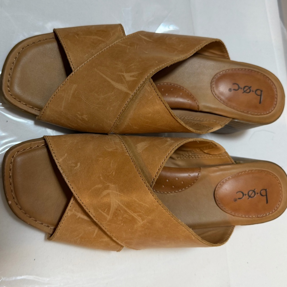b.o.c. Women's Tan Crisscross Slide Sandals